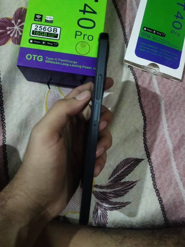 Infinix Hot 40 Pro Black 4