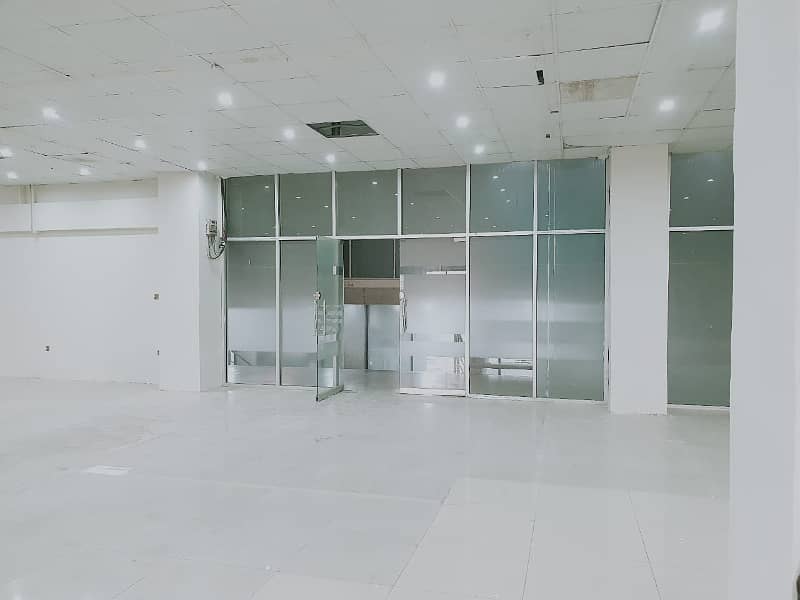 Area 3000 SqFt Corporate Office Available For Rent On Reasonable Rent in Main Boulevard Road Gulberg 3 Lahore 3