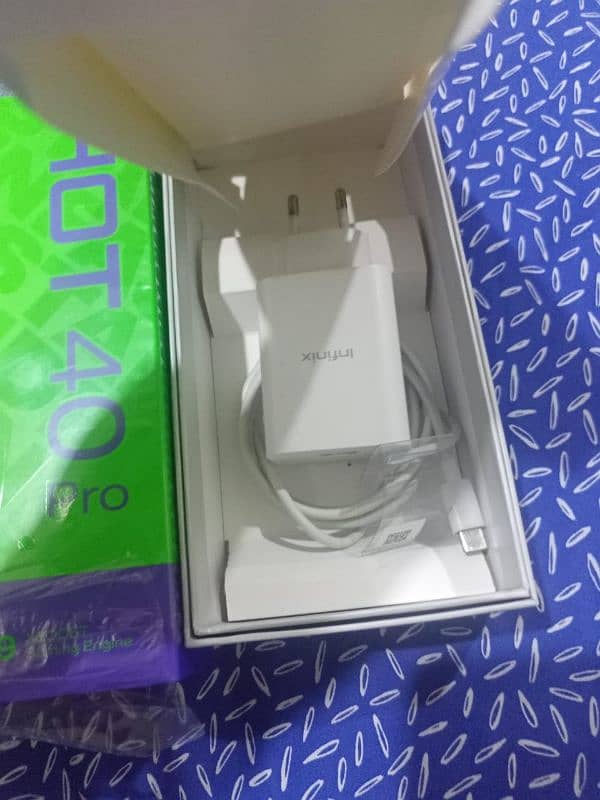 Infinix Hot 40 pro 10 by 10 all ok box or charger bi shat ha 4