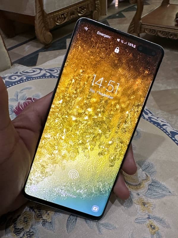 samsung s10 plus 8/256 urgent sale 2