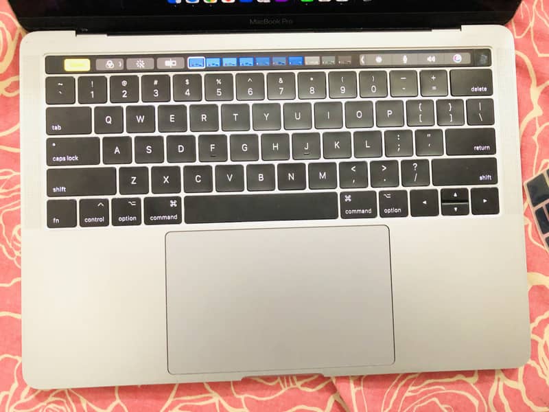 Macbook Pro 2017 16/512gb touchbar 2