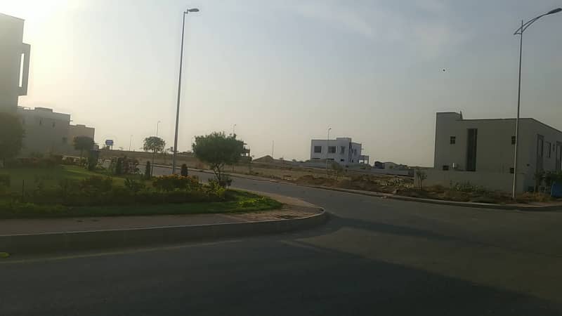 272sq yd plot in Precicnt-6 FOR SALE. Most developing precicnt of BTK near Bahria Heights 23