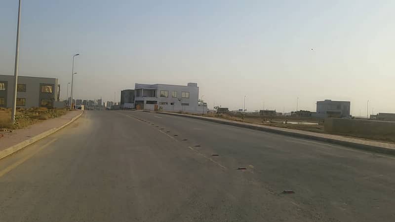 272sq yd plot in Precicnt-6 FOR SALE. Most developing precicnt of BTK near Bahria Heights 34