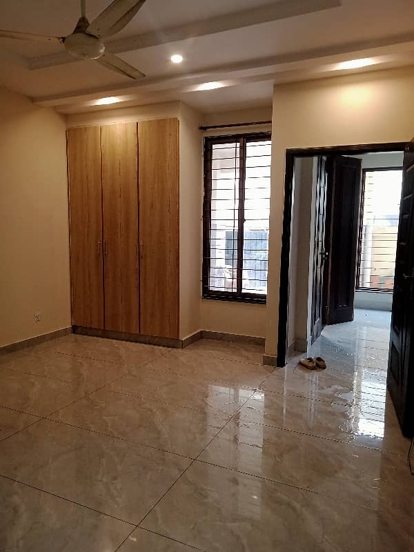 4 marla seperate gate lower portion for rent in psic society near lums dha lhr 0