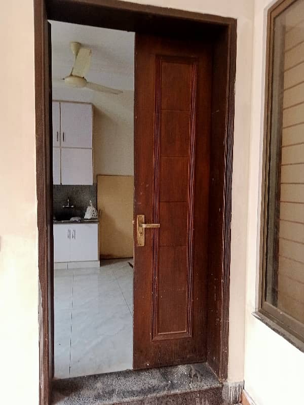 4 marla seperate gate lower portion for rent in psic society near lums dha lhr 7