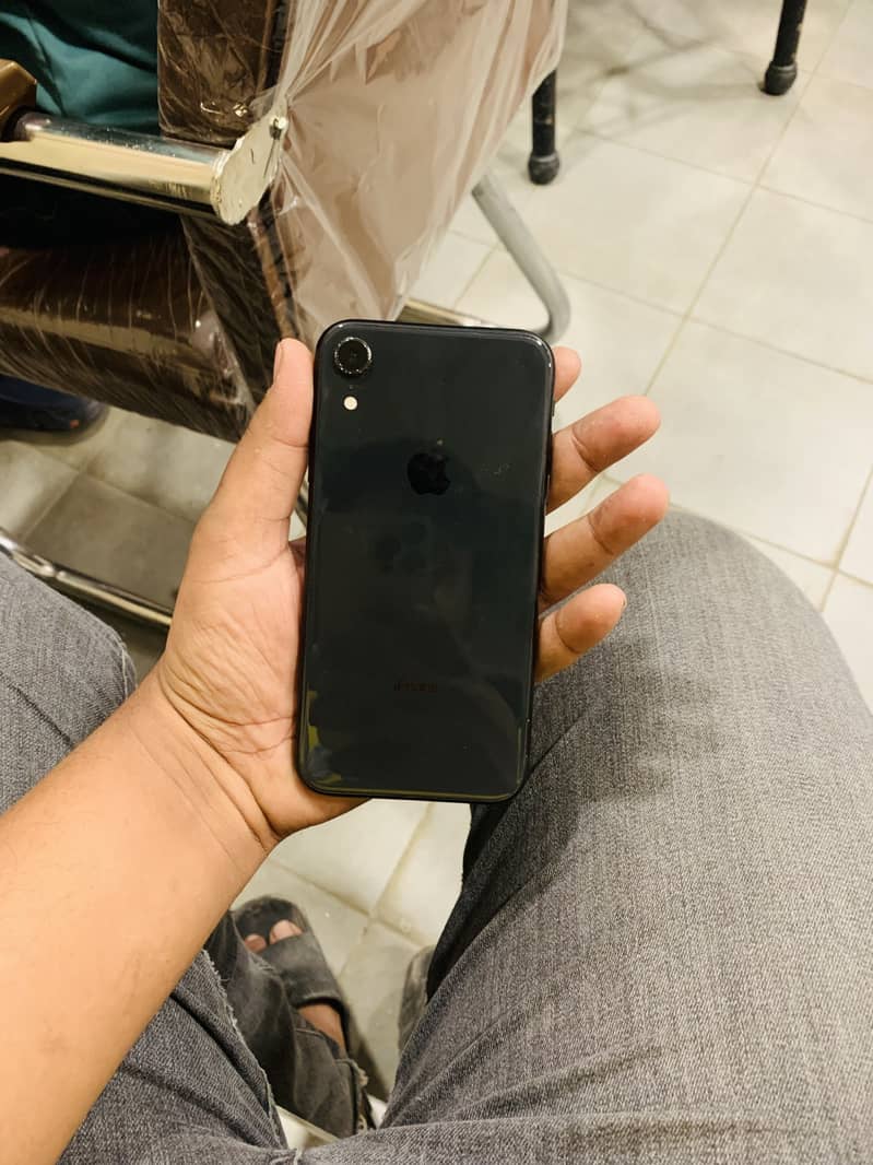 I Phone XR Non PTA 128 GB 5