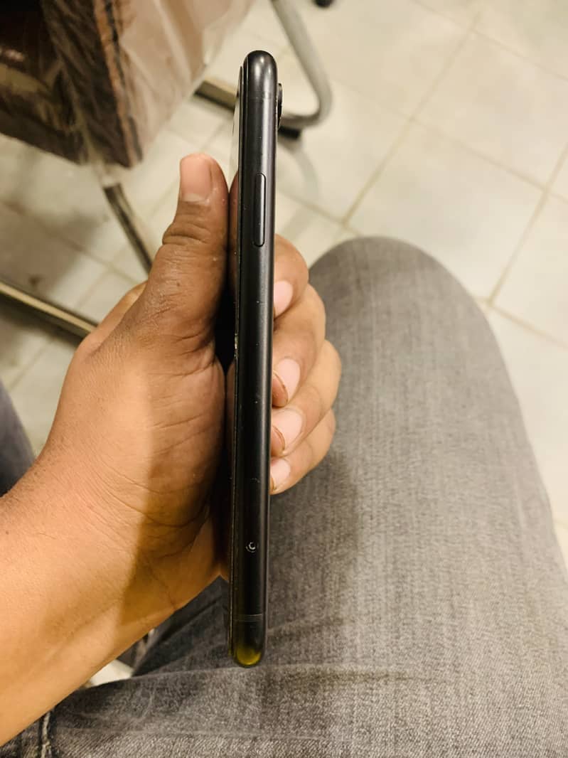 I Phone XR Non PTA 128 GB 7