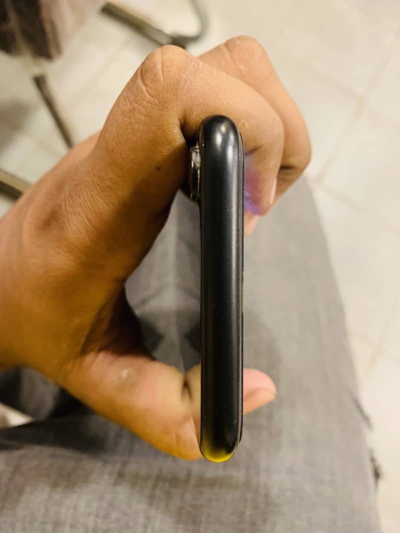 I Phone XR Non PTA 128 GB 8