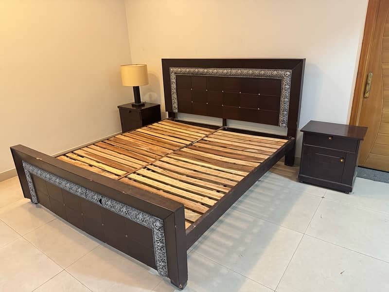 Bed For Sale With 2 Side Tables 0