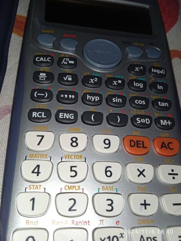 Calculator Casio FX-570ES PLUS 4