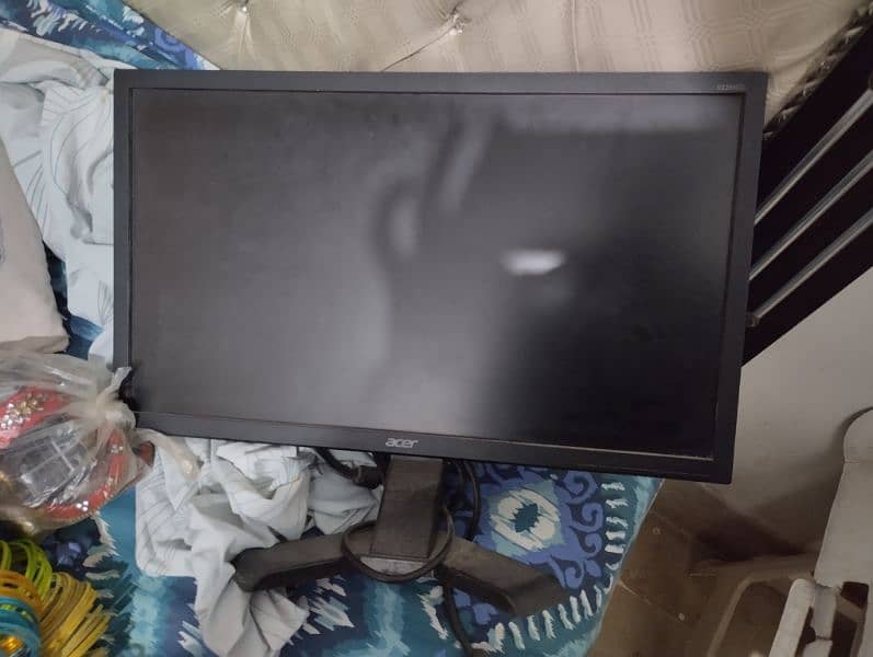 lcd 19" wide no spot and line. 0