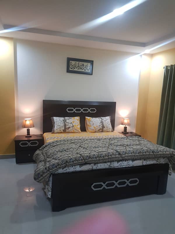 Par Day and short time One BeD Room apartment Available for rent in Bahria town phase 4 and 6 empire Heights 2 Family apartment 5