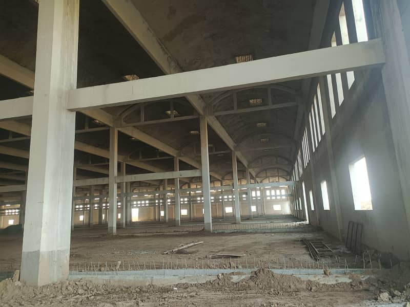 Spacious 200,000 Sq Ft Warehouse with Office Space | M3-Industrial Zone, Faisalabad 4