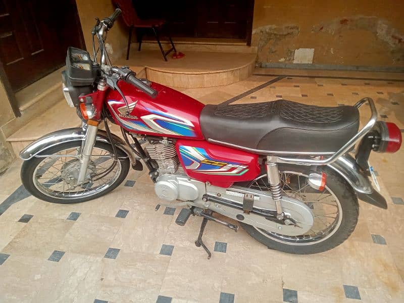 Honda 125cg  New condition 1