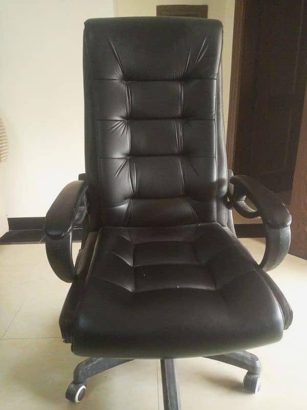 Revolving Chair/ Executive Hair / Office chair . Used Chair for sale. 0