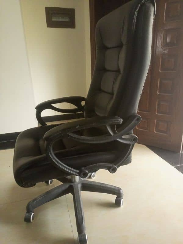 Revolving Chair/ Executive Hair / Office chair . Used Chair for sale. 1