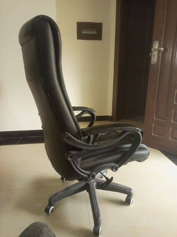 Revolving Chair/ Executive Hair / Office chair . Used Chair for sale. 2