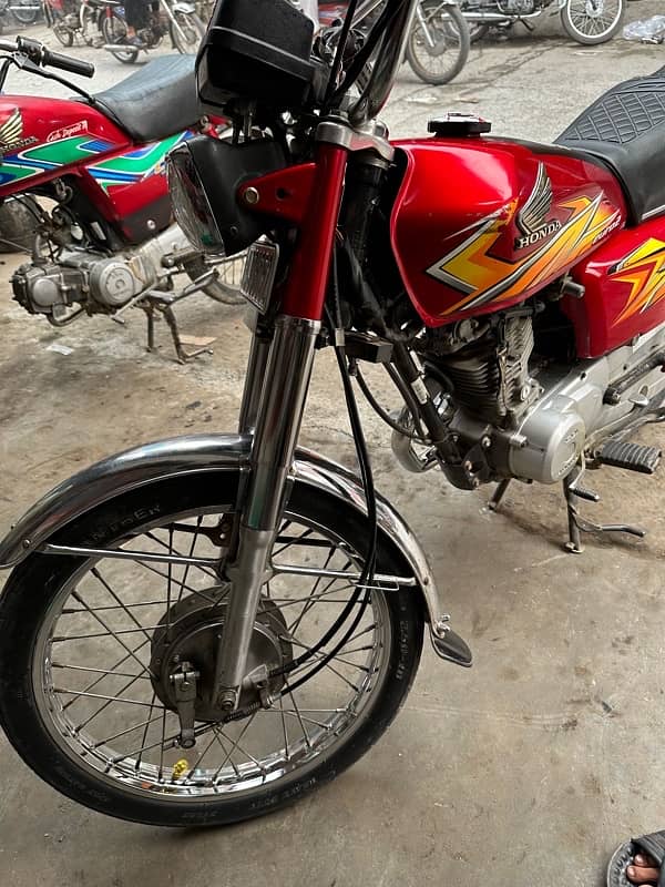 honda 125 all ok ha koi kam nai hona wlaa jis bhai ko cha wo rbta kra 11