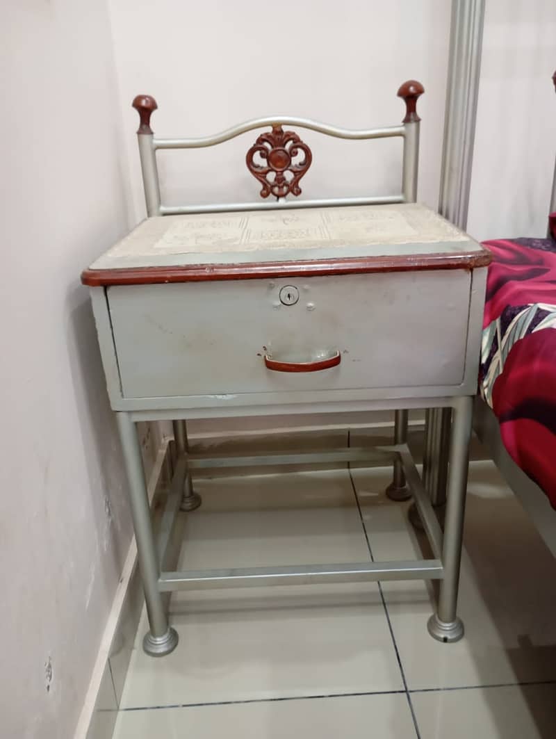 Dressing table, side table and chair 2