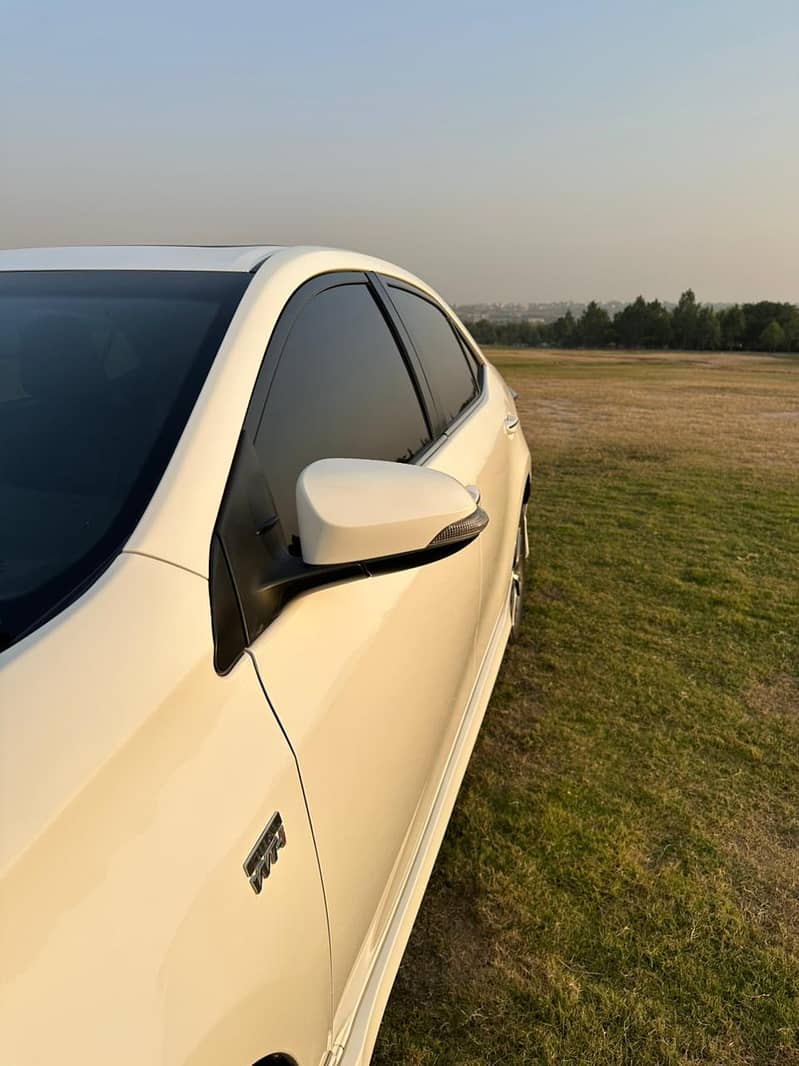 Toyota Corolla Altis Grande X CVT-i 1.8 Black Interior 2022 6