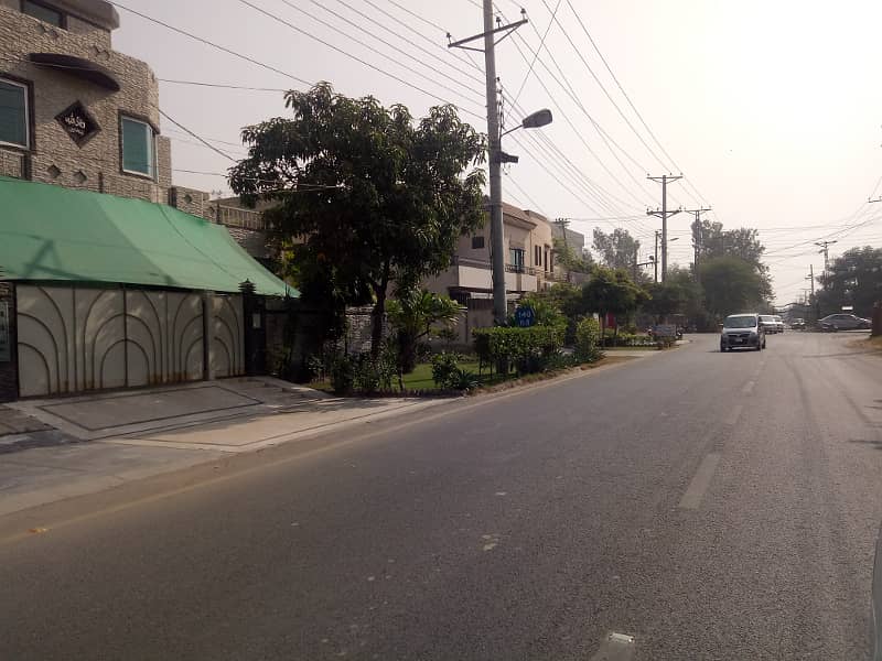 10 Marla 60-Feet Road Ideal Location Near Park Mosque Market Plot For Sale 0