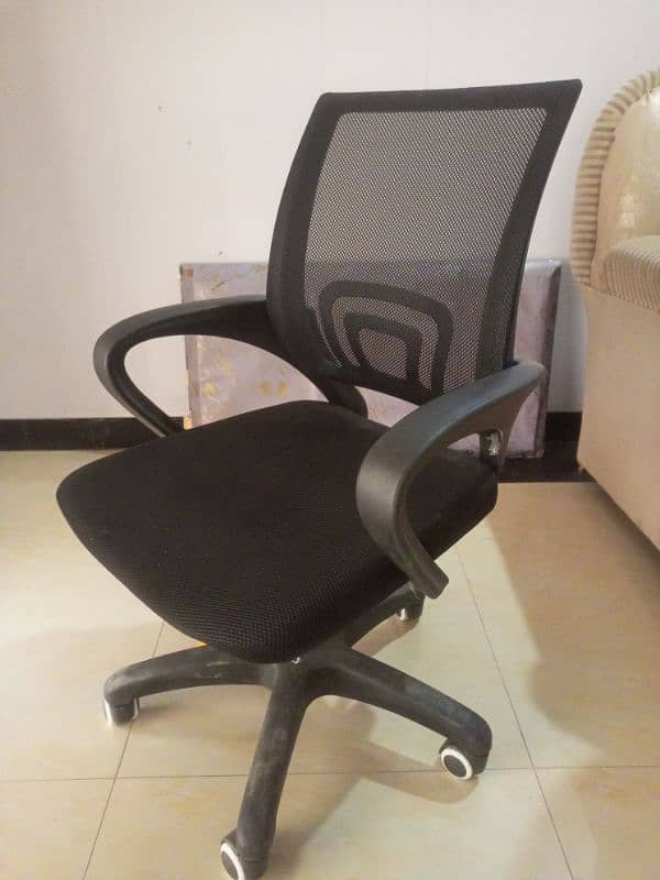 Revolving Chair/ Executive Hair / Office chair . Used Chair for sale. 0