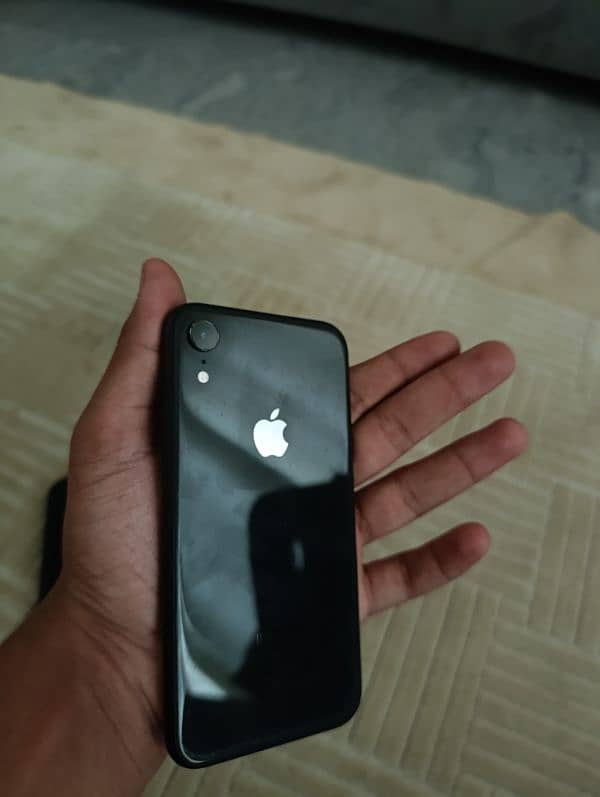 iPhone XR 4