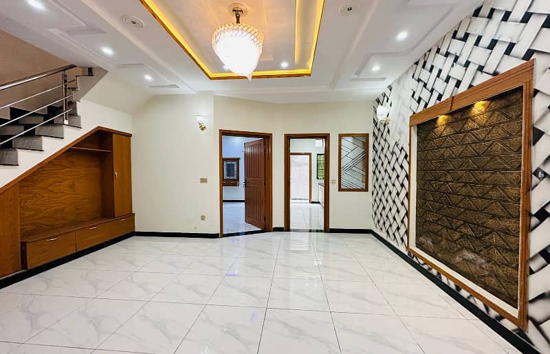 5 Marla luxury Modern House available For RENT In Paragon City Lahore 8