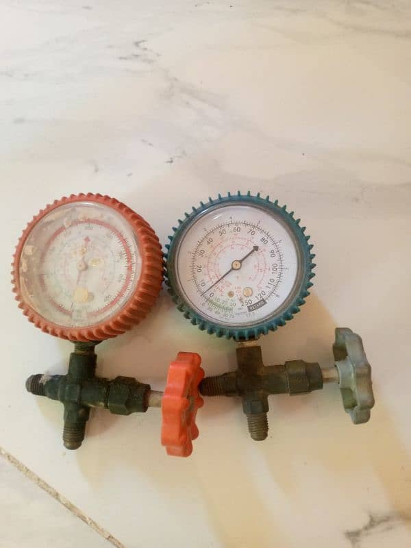 Pressure Gauge and Amair Meter 0