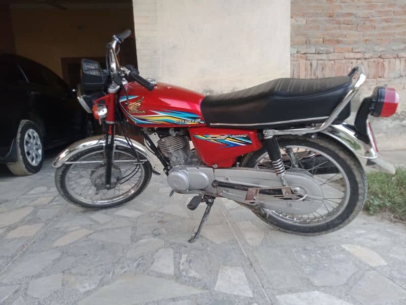 Honda cg125 chakwal golden number 1