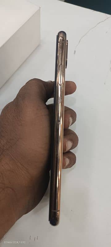 IPHONE XSMAX 256 PTA APPROVED GOLD 2