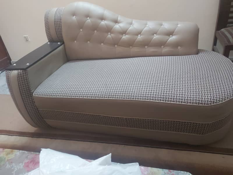 Dewan Sofa 2