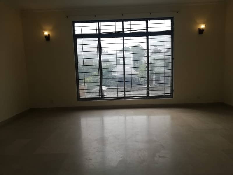 2 Kanal Upper Portion Separate Gate 3Beds Drawing Dinning Tv Lounge Kitchen 4 Car Parking Terrace Tile Flooring Kitchen Store Servant Quarter In DHA Phase 2 22