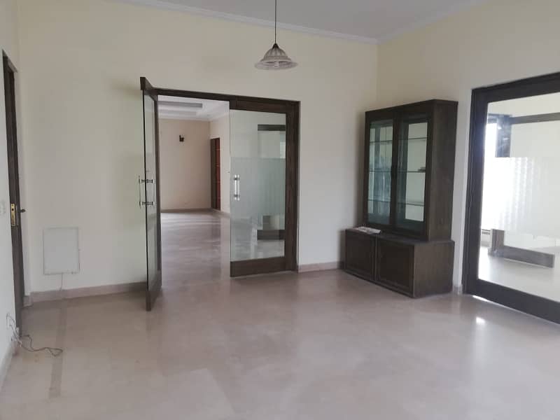 2 Kanal Upper Portion Separate Gate 3Beds Drawing Dinning Tv Lounge Kitchen 4 Car Parking Terrace Tile Flooring Kitchen Store Servant Quarter In DHA Phase 2 23