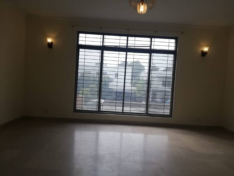 2 Kanal Upper Portion Separate Gate 3Beds Drawing Dinning Tv Lounge Kitchen 4 Car Parking Terrace Tile Flooring Kitchen Store Servant Quarter In DHA Phase 2 26