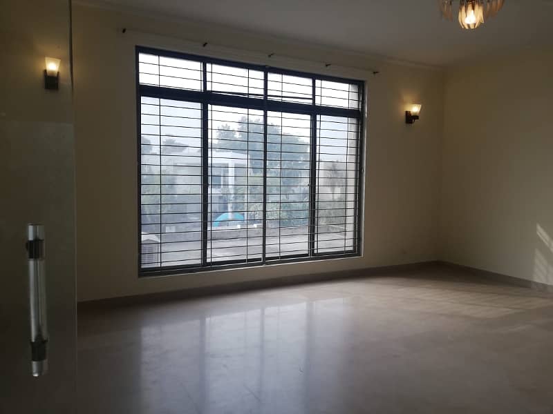 2 Kanal Upper Portion Separate Gate 3Beds Drawing Dinning Tv Lounge Kitchen 4 Car Parking Terrace Tile Flooring Kitchen Store Servant Quarter In DHA Phase 2 27