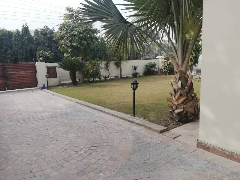 2 Kanal Upper Portion Separate Gate 3Beds Drawing Dinning Tv Lounge Kitchen 4 Car Parking Terrace Tile Flooring Kitchen Store Servant Quarter In DHA Phase 2 28