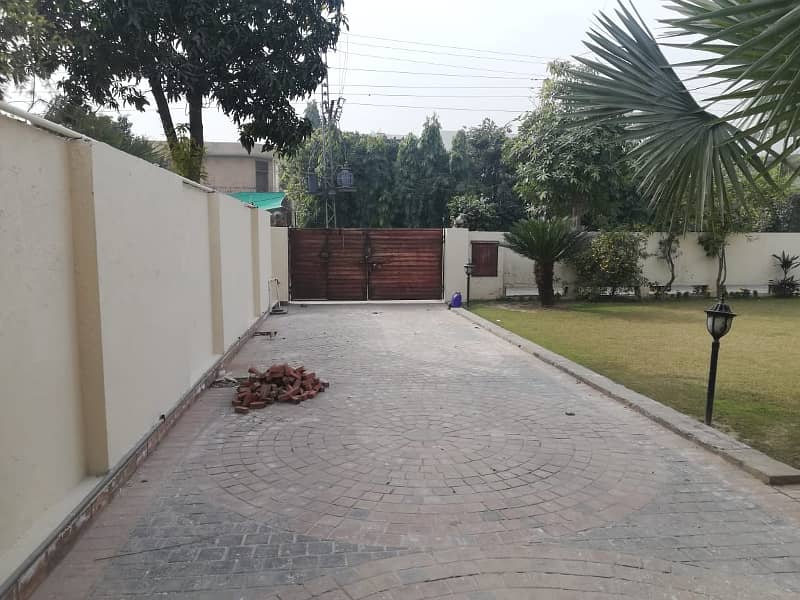 2 Kanal Upper Portion Separate Gate 3Beds Drawing Dinning Tv Lounge Kitchen 4 Car Parking Terrace Tile Flooring Kitchen Store Servant Quarter In DHA Phase 2 29