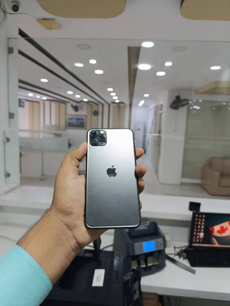 iPhone 11ProMax 256GB dual sim Pta approve 2