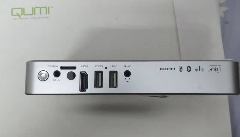 QUMI HD POCKET PROJECTOR  URGENT SALE 2