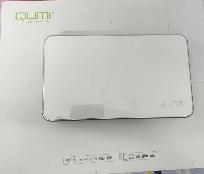 QUMI HD POCKET PROJECTOR  URGENT SALE 4