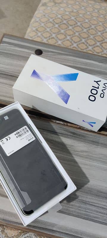 Vivo y100 0