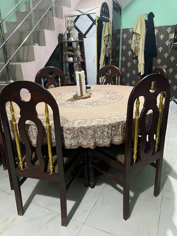 Dining Table with 6 chairs 0