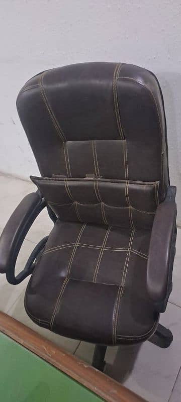 office revolving chair. urgent sale. o3o9o8o3528 0