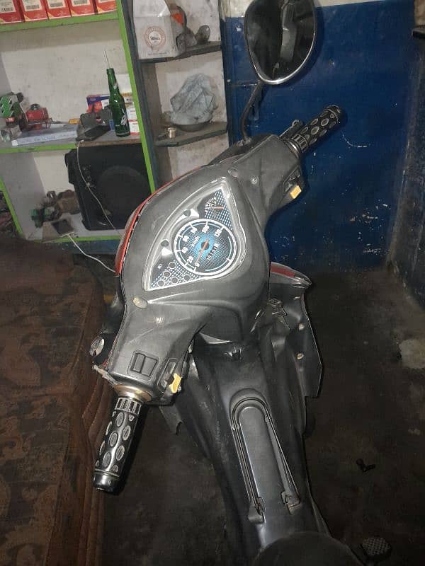 Ladies Scooty For Sale Self Start Auto scooty 2