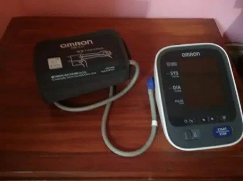 Omron digital Bp monitor model 786 , 10 series urgent sale 3