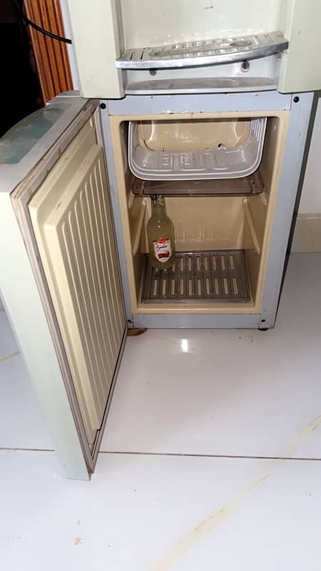 westpoint water hot/ cold dispenser for sale . cond 9/10 4