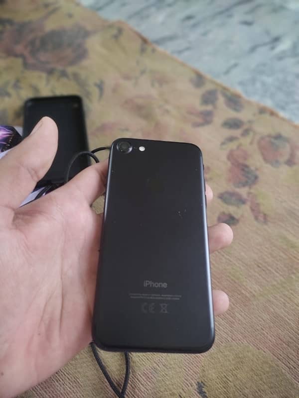 I phone 7 (128GB) 3