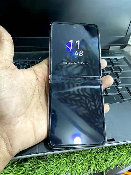 Tecno Phantom V Flip 5G 4