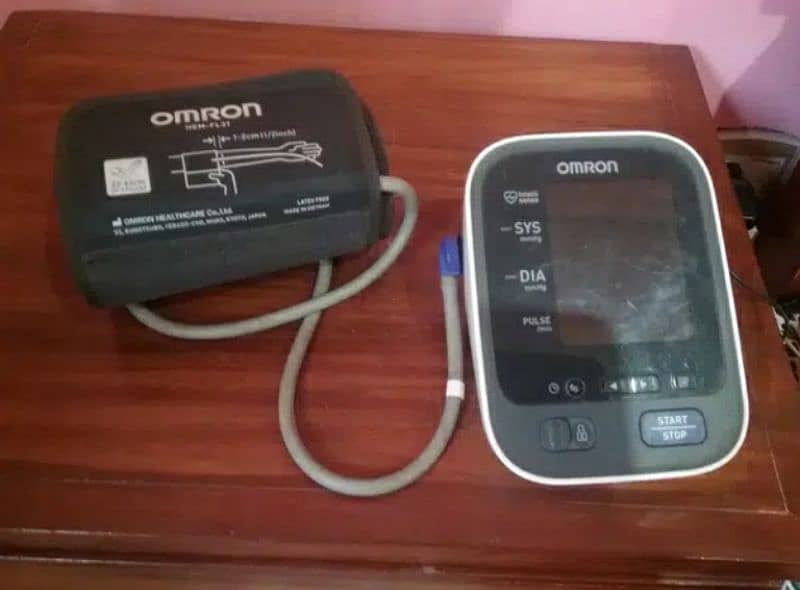 Omron digital Bp monitor model 786 , 10 series urgent sale 3